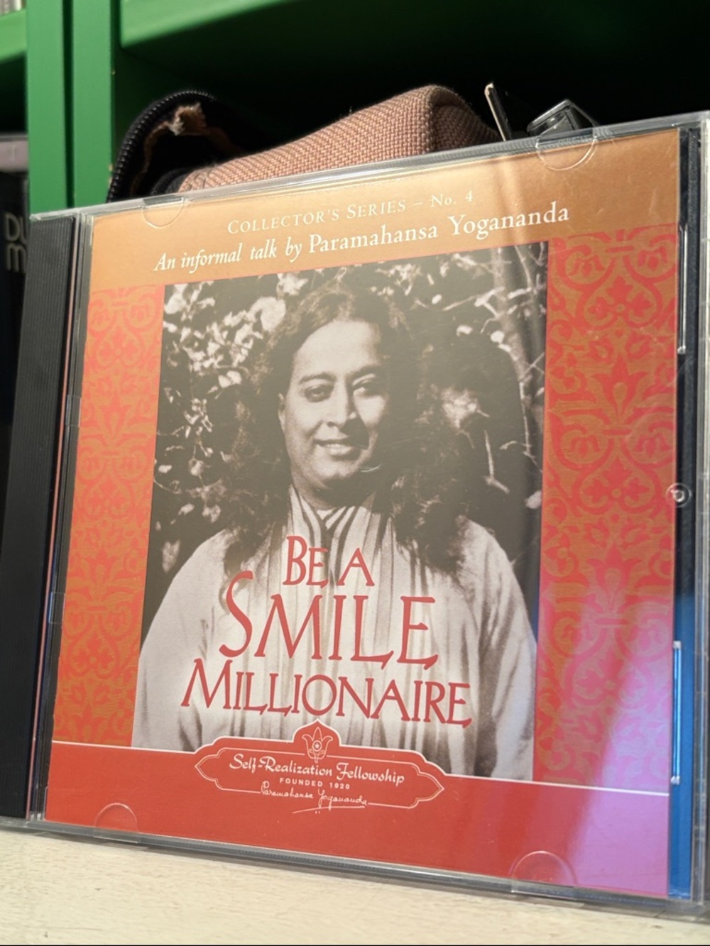 Be a Smile Millionaire CD - Paramahansa Yogananda. The Guru gives a talk.
